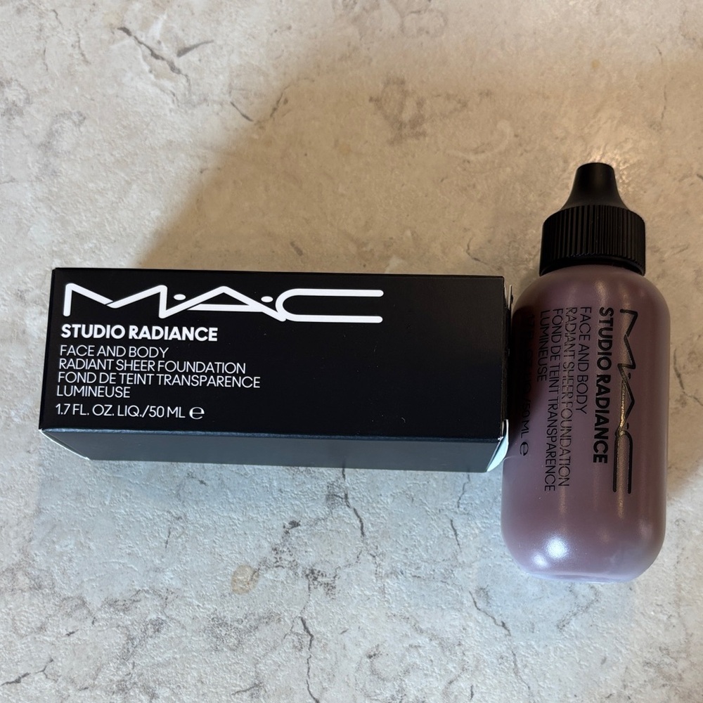 MAC Studio Radiance Foundation